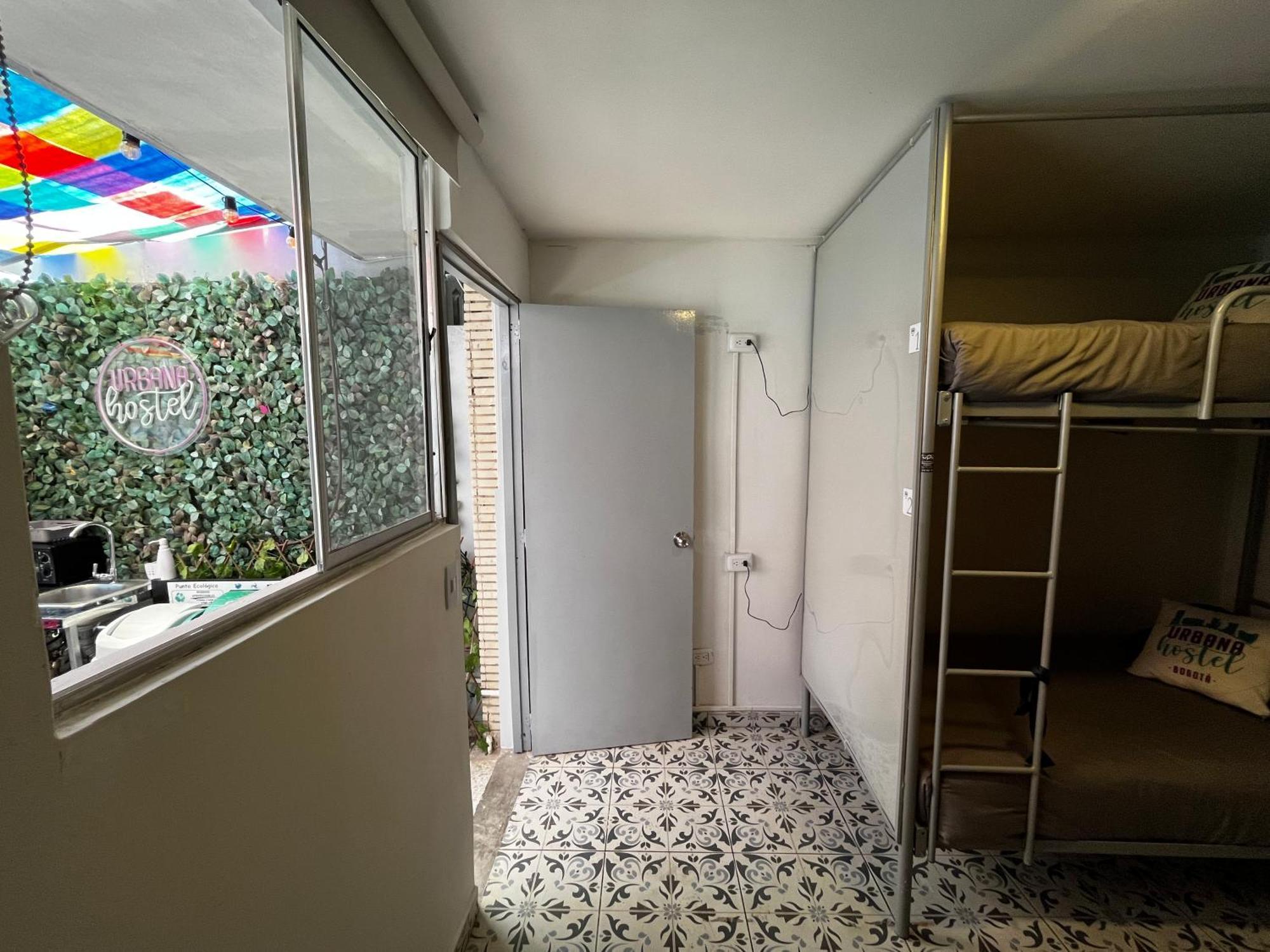 Urbana Hostel Bogotá Værelse billede